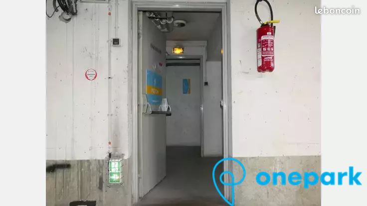 Parking 12 m² · à Paris · 12 m² · 93 €/mois