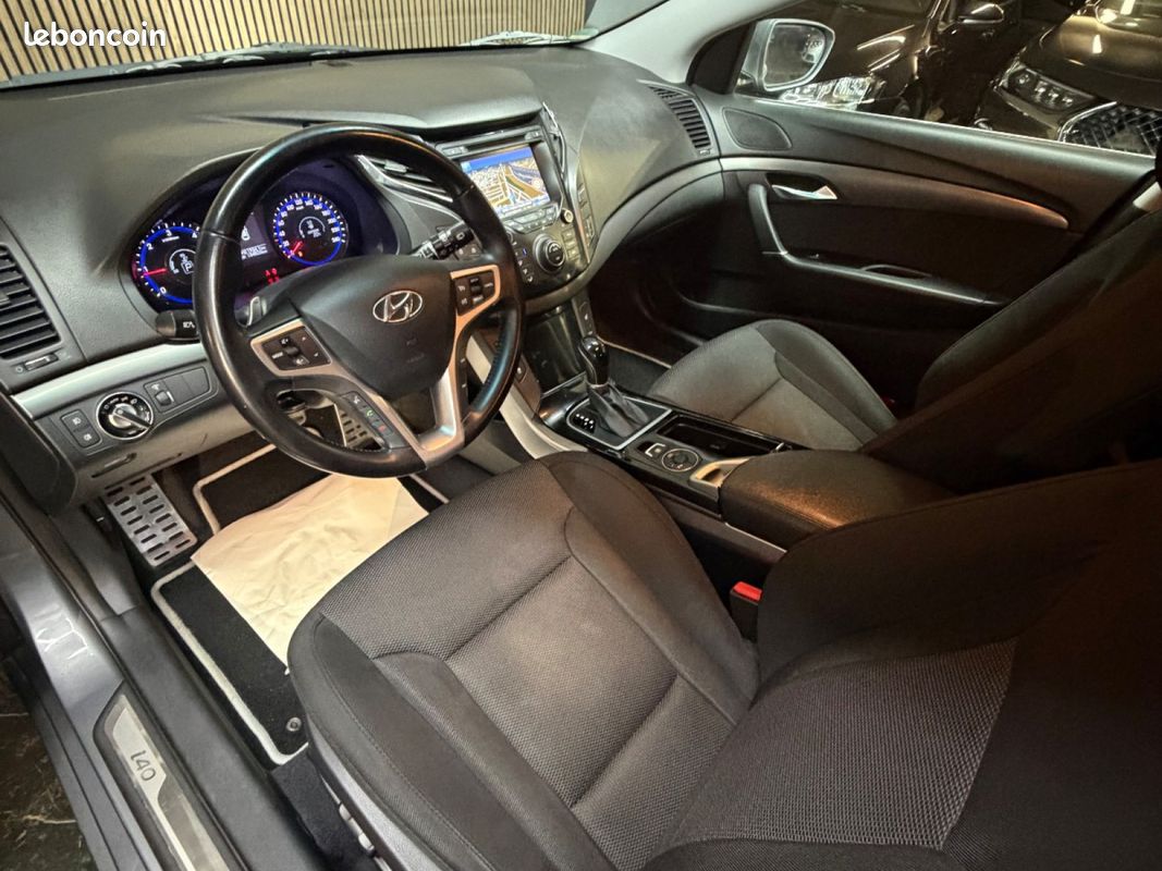 HYUNDAI i40 SW 1.7 CRDi 136 Pack Premium A (image 8)