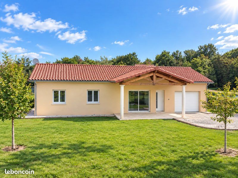 Maison 4 pièces 100 m² · à Villefranche-de-Rouergue · 100 m² · 900 €/mois