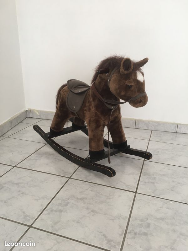 Cheval à bascule (image 2)