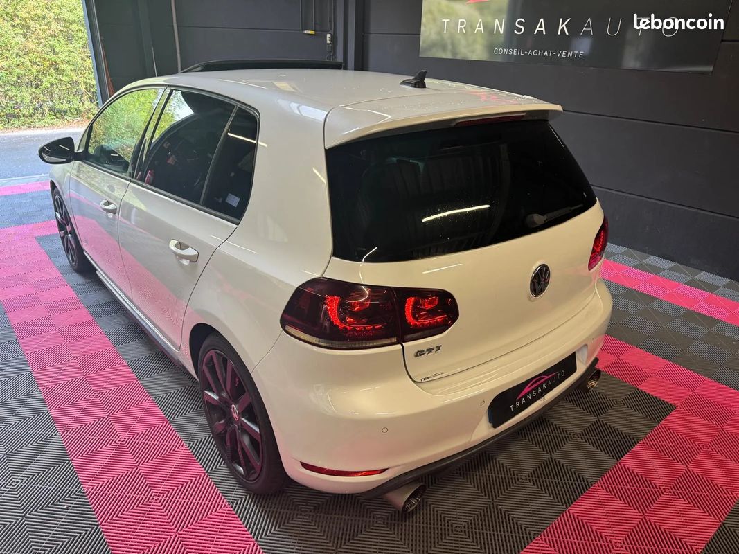 Volkswagen GOLF 6 GTI 2.0 TSI DSG Adidas / Dynaudio / Toit ouvrant panoramique / Sièges Chauffants (image 3)