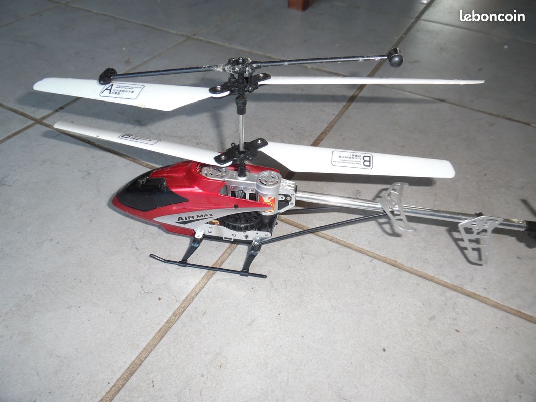 Drone et hélicoptère (image 1)