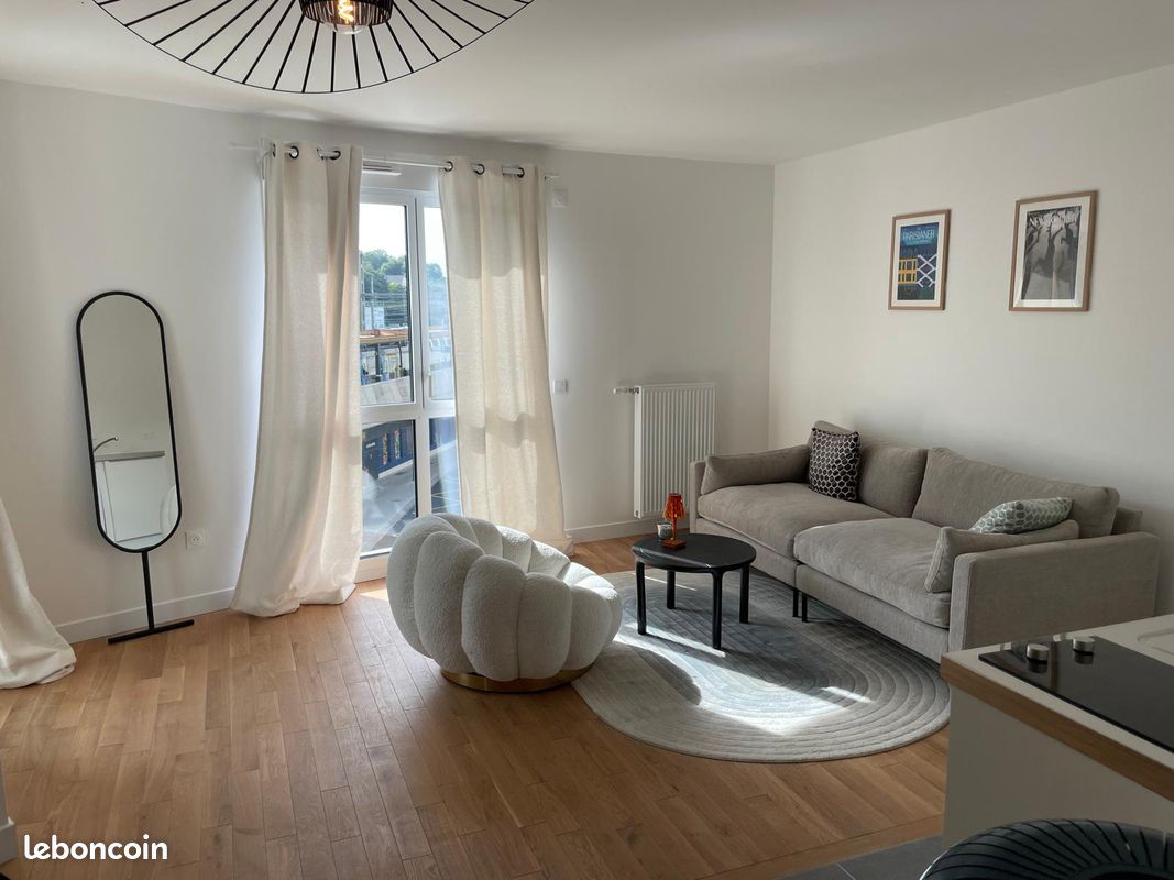 Appartement 1 pièce 38 m² · à Saint-Cyr-l'École · 38 m² · 885 €
