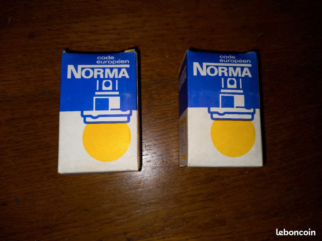 Lot de deux ampoules code/phare jaune 6v 45/40w Équipement auto