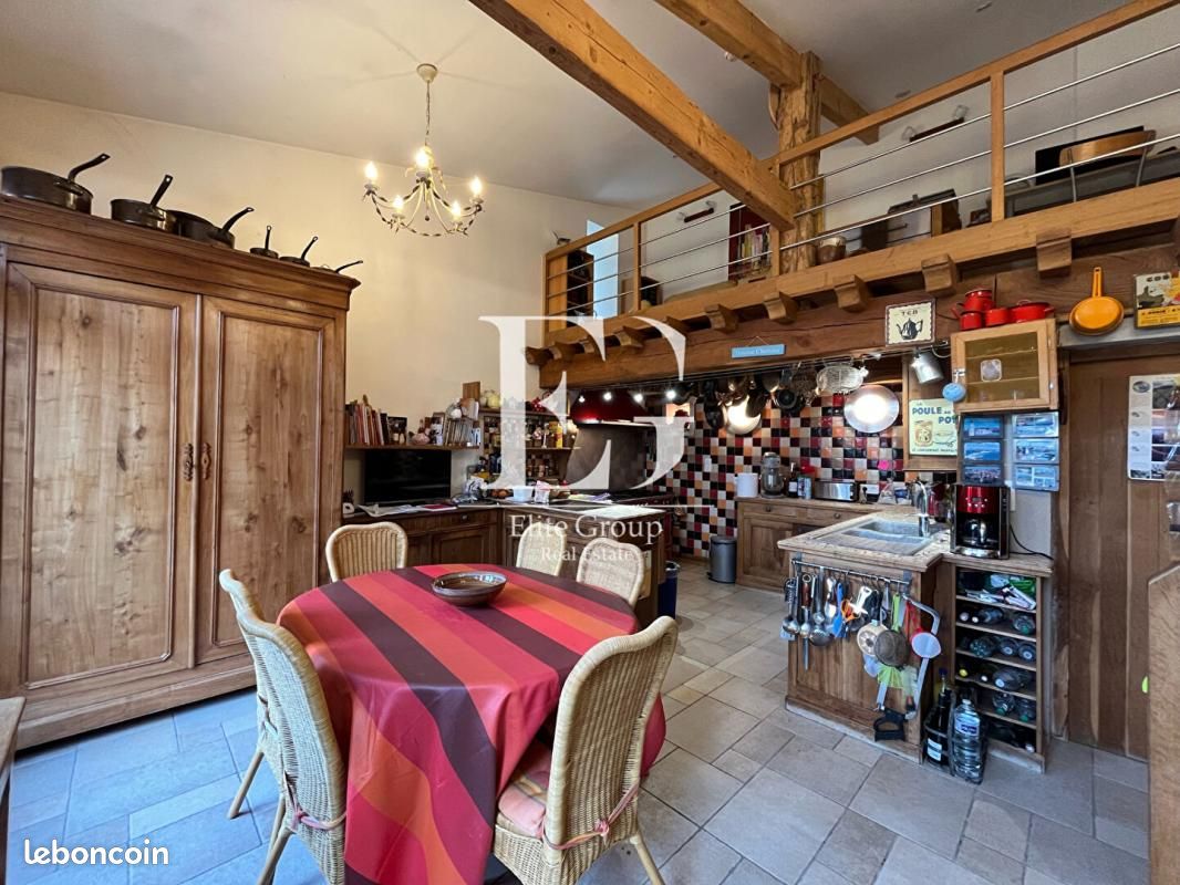 Gîte 7 pièces 227 m² - Gensac-la-Pallue 16130 (image 2)