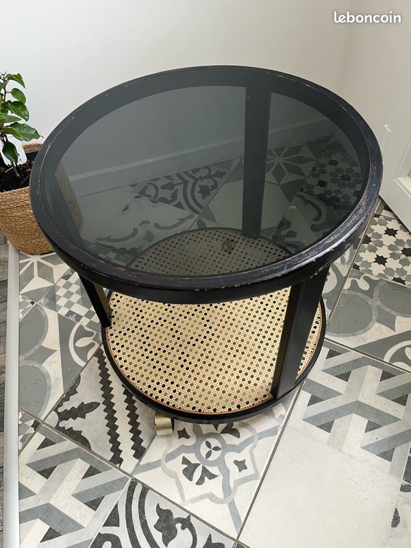 Petite table salon /roulettes/verre teinté /bas canné (image 1)