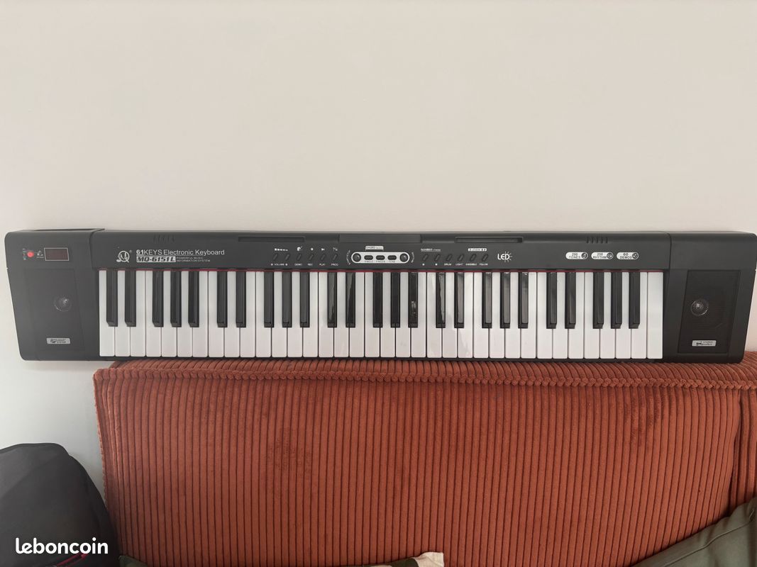 Piano (image 1)