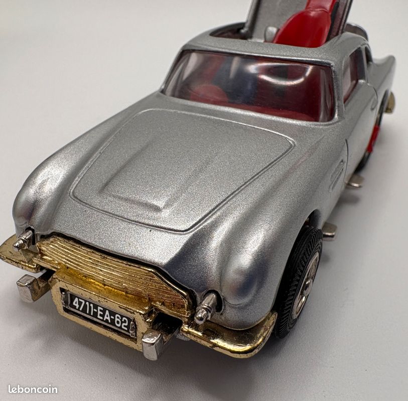 Lot De 5 Corgi 1/64 James Bond : 99261, 99654, 99651, 99657, 99655 - Aston Martin Etc.