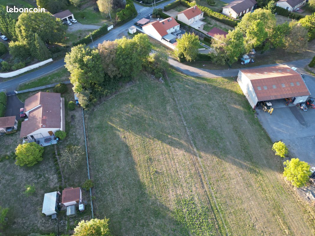 Terrain à bâtir à Loubeyrat · 76 500 €