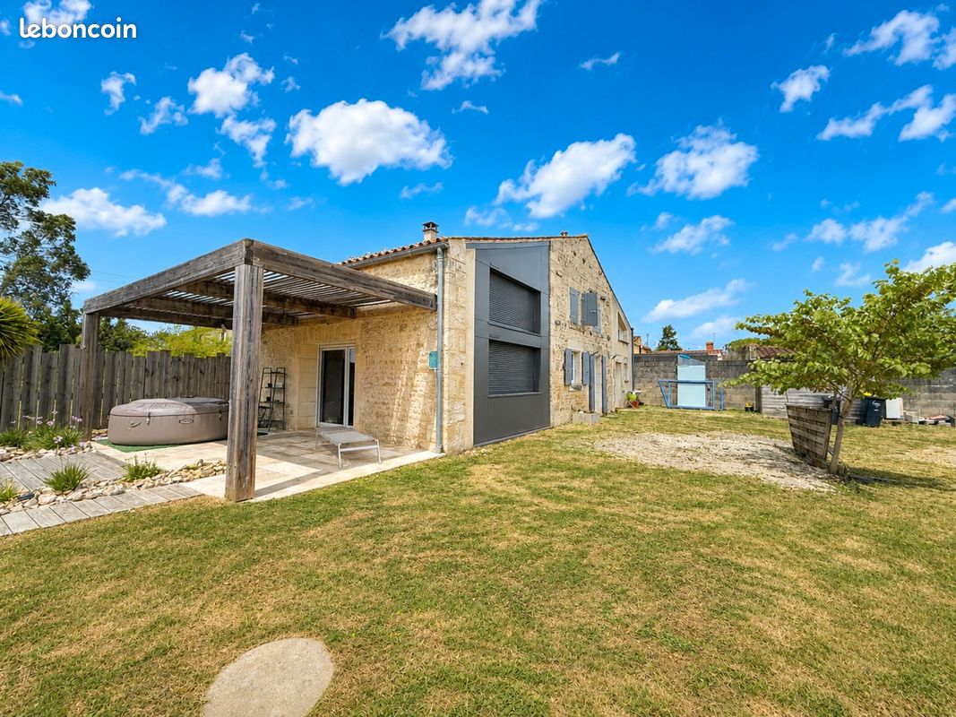 Maison 4 pièces 130 m² · à Saint-Hilaire-des-Loges · 130 m² · 238 000 €