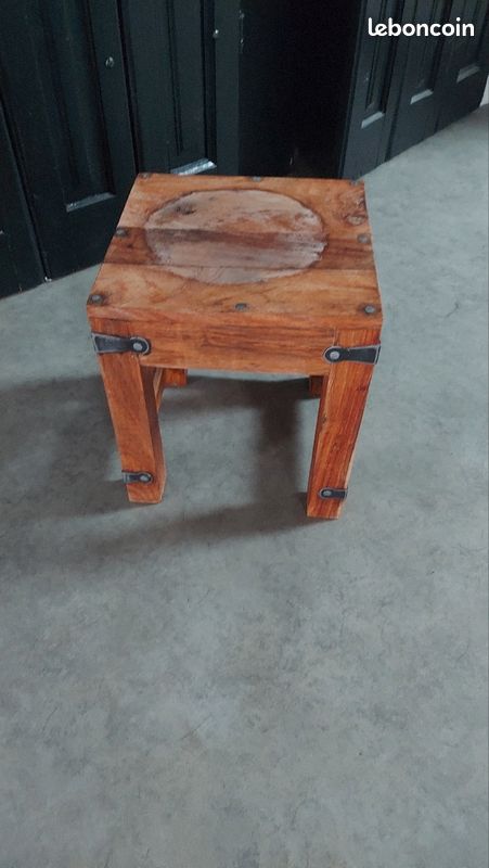 Tabouret en noyer (image 2)