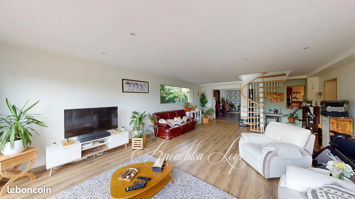 Maison 9 pièces 218 m² · à Toulenne · 218 m² · 365 000 €