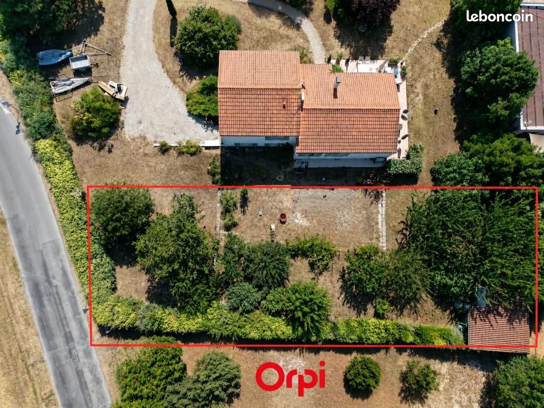 Terrain 702 m² Angoulins · 390 000 €
