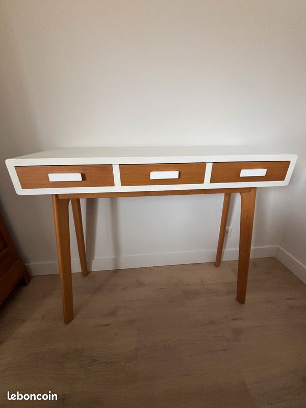 Table Console (image 1)