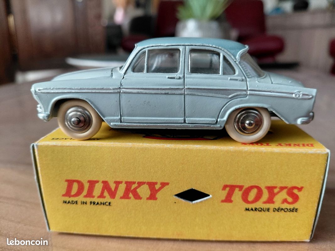 Dinky toys France Rare Simca Aronde ref 24U Bleu ciel laiteux