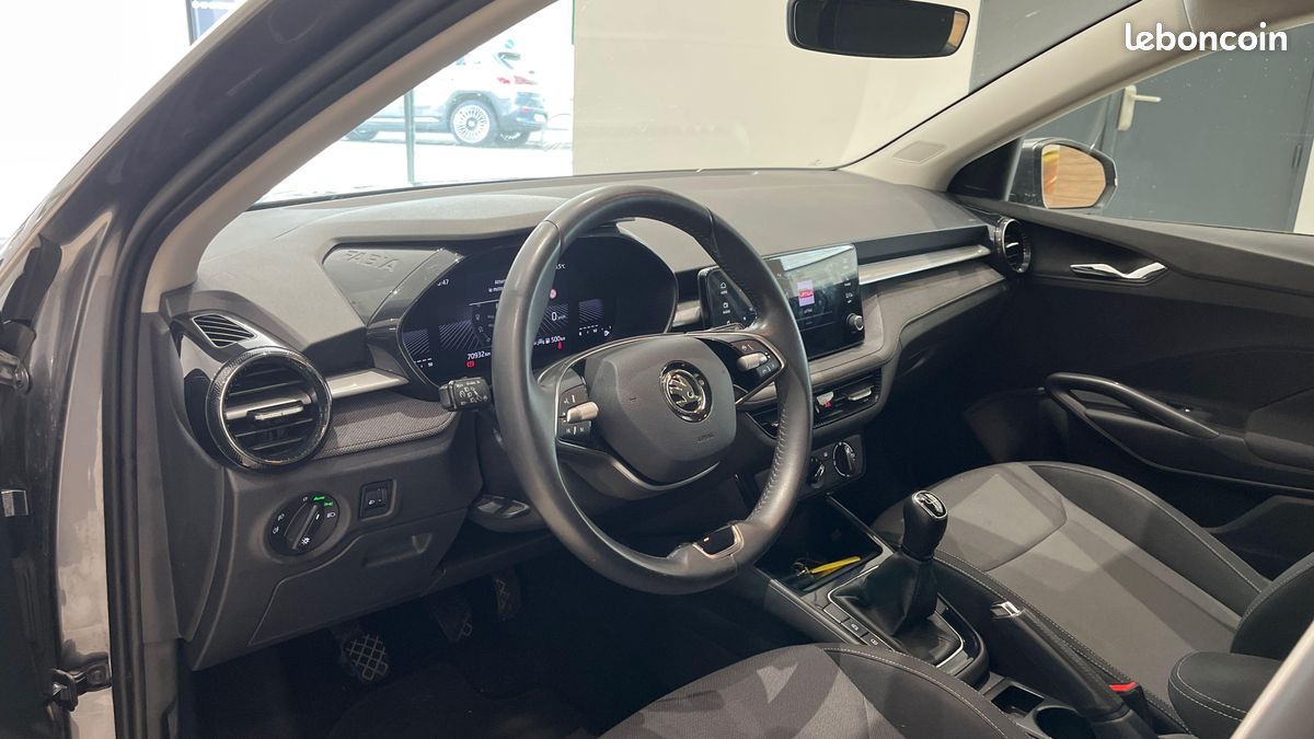SKODA Fabia 1.0 MPI 80 ch BVM5 Selection (image 13)
