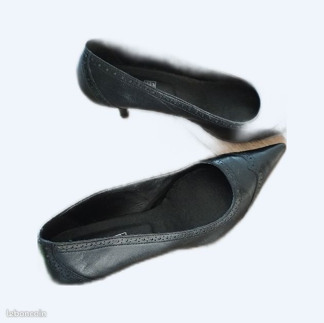 Paire d'escarpins noir en cuir neuve (image 2)