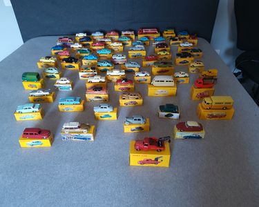 Lot De 3 Utilitaires Dinky Toys Atlas 1:43 – Peugeot Et Renault, Série 1