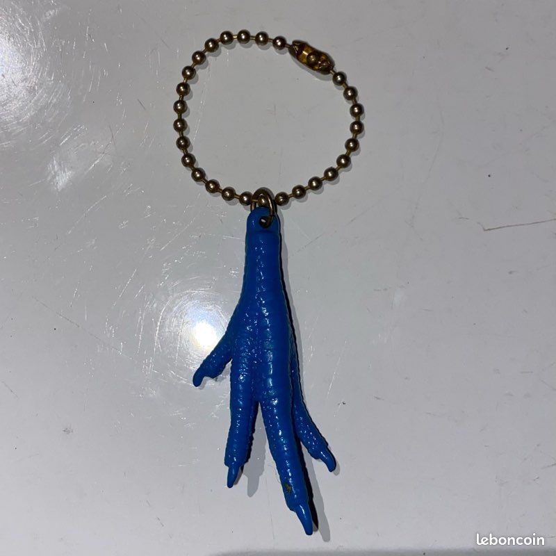 Porte clé patte de poulet/coq sportif ? (image 1)