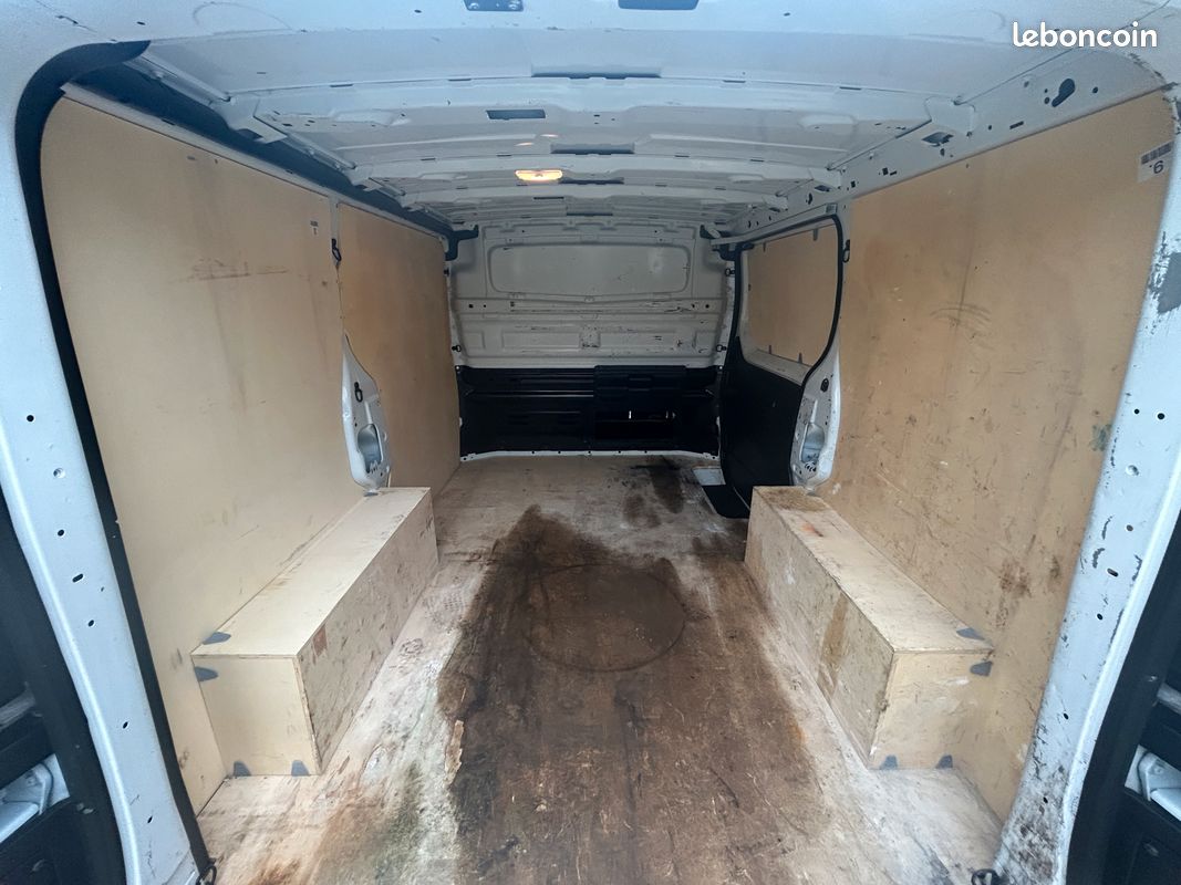 16 650 HT – Renault TRAFIC L1H1 2.0 BlueDCi 130 GRAND CONFORT (image 15)