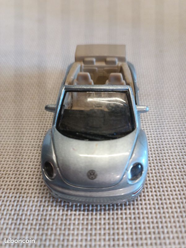 MAISTO VOLKSWAGEN NEW BEETLE CABRIOLET gris 1/43 (image 3)