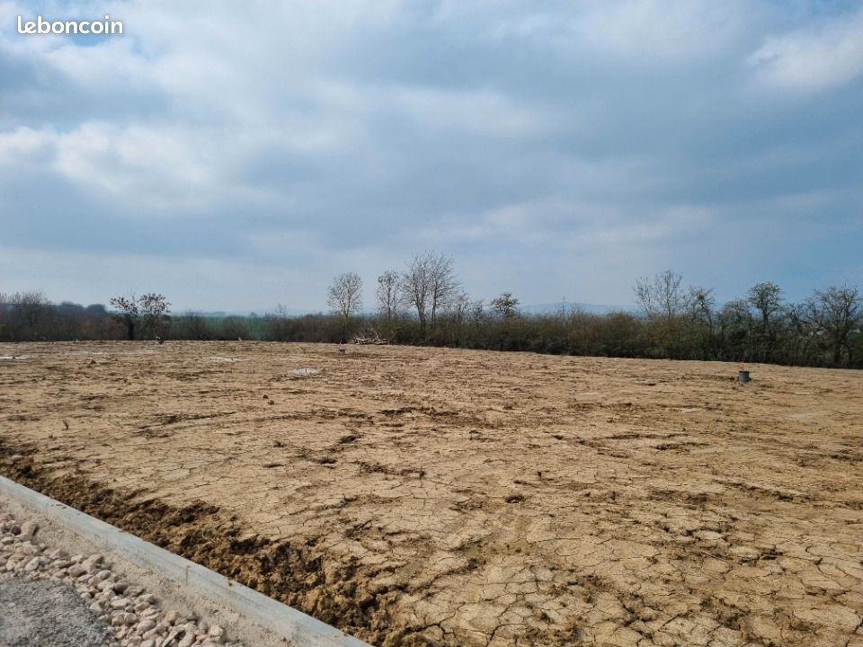 Terrain 230 m² · à Verny · 67 000 €