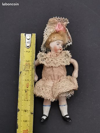 Ancienne Poupée De Poche Mignonnette En Porcelaine – Signée S – France XIXe