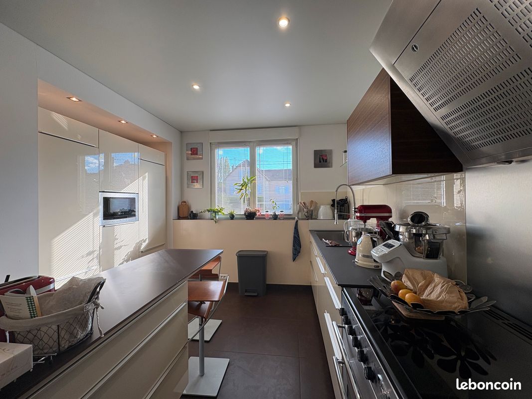 Maison 11 pièces 222 m² · à Courcelles-Chaussy · 222 m² · 469 500 €
