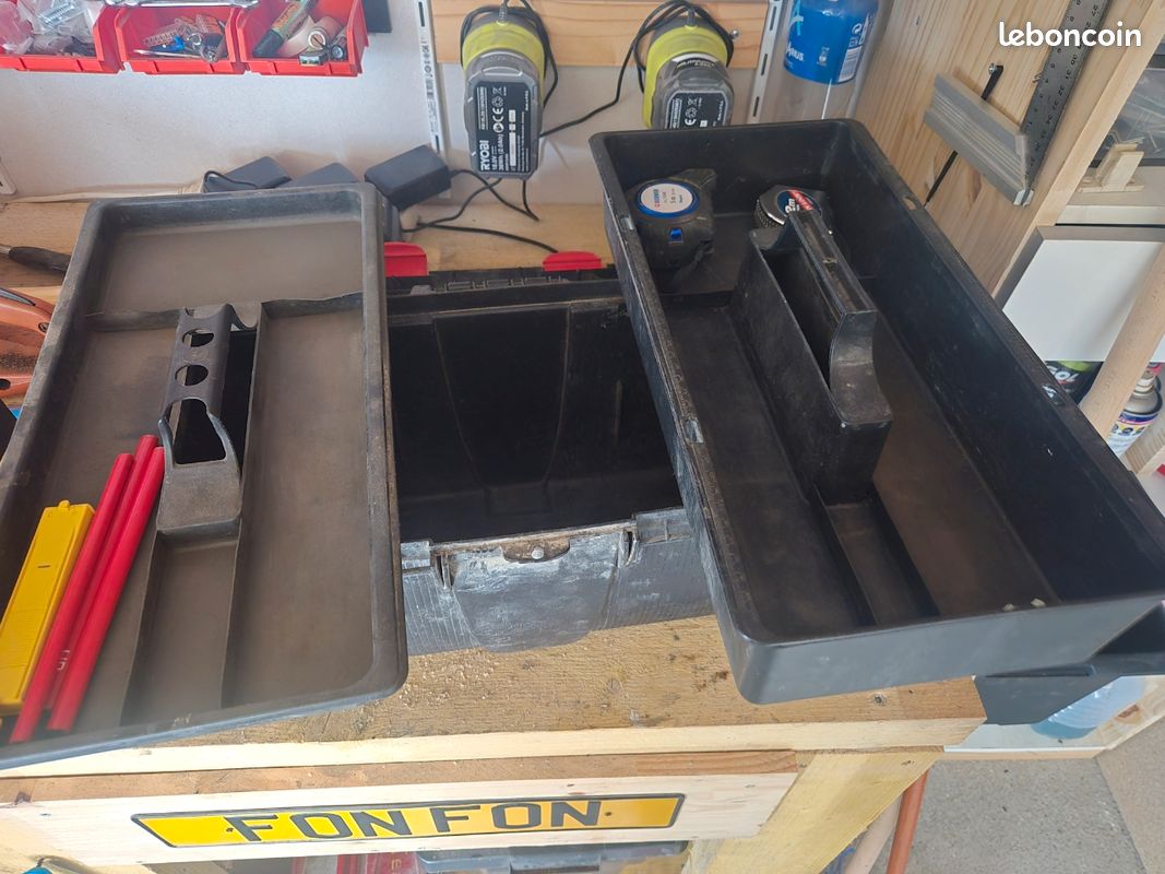 Caisse a outils + outis (image 2)