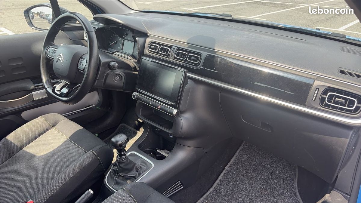 Citroën C3 III 1.2 PureTech 110 Shine (image 10)