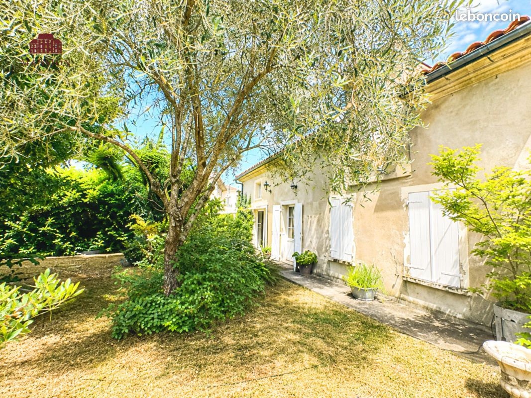 Maison 6 pièces 239 m² · à Saint-Romain-la-Virvée · 239 m² · 325 000 €
