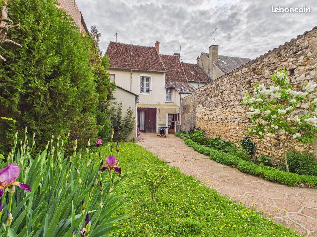 Maison 7 pièces 133 m² · à Saint-Gaultier · 133 m² · 88 000 €