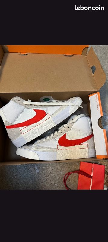 Nike Blazer Mid77 ,blanc avec virgule rouge ,détails en daim gris clair ,pointure :39 (image 5)