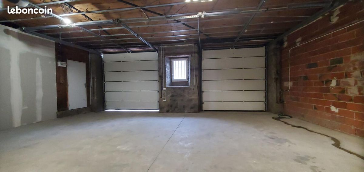 Parking 90 m² · à Saint-Flour · 90 m² · 86 800 €