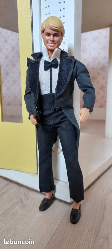 Ken en costume (image 1)