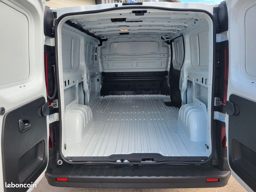RENAULT TRAFIC L2H1 VAN ( FOURGON ) 3T 2.0 Blue DCI 170 AUTO ADVANCE 03 PLACES NEUF avec BOITE AUTO + CLIM AUTO + CAMÉRA DE RECUL + CARTE ACCES MAINS LIBRES + ANTIBROUILLARDS ( Prix Vente 29 990 HT ) (image 6)