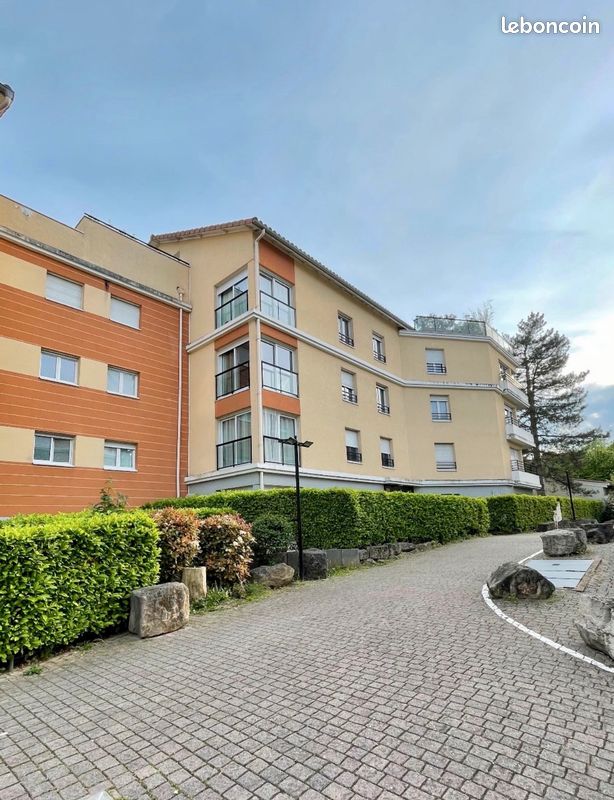 Appartement 2 pièces 43 m² · à Saint-Genis-Laval · 42,5 m² · 174 000 €