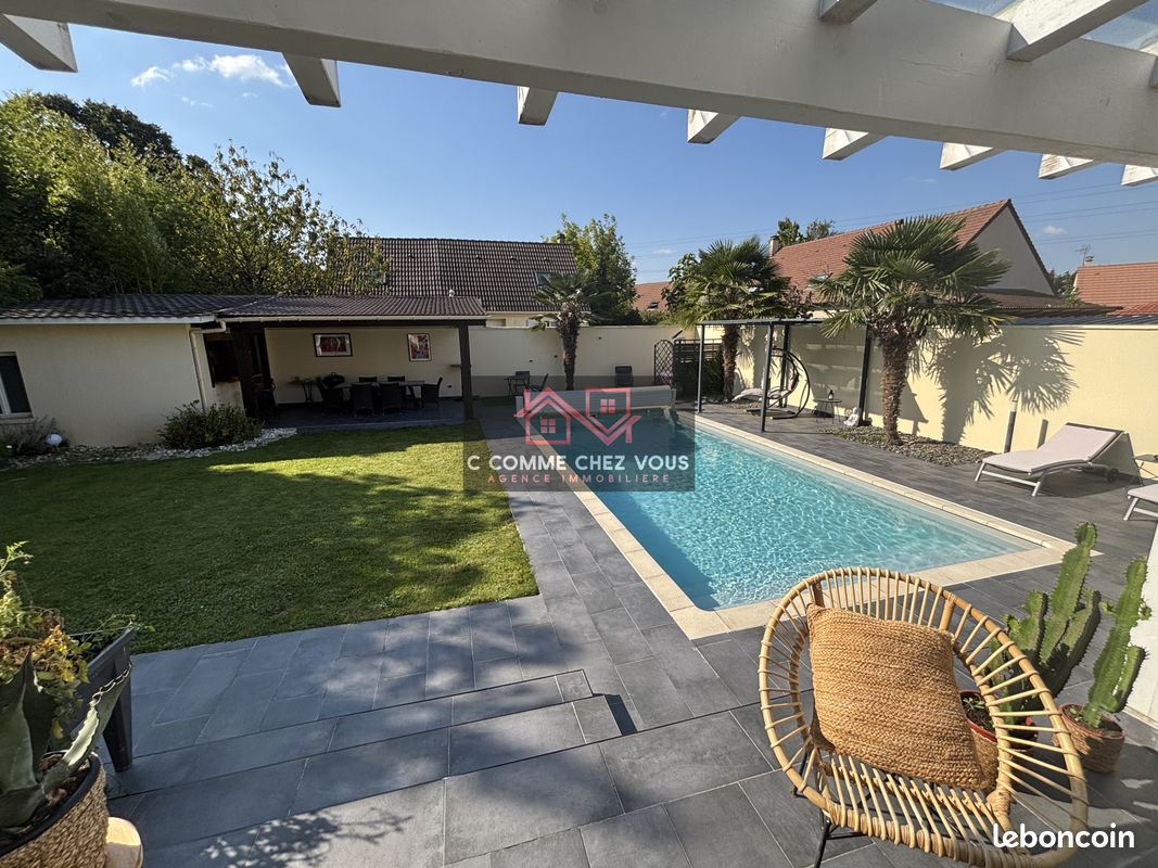 Maison 7 pièces 208 m² · à Santeny · 208 m² · 799 000 €