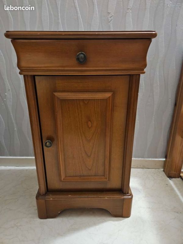 Commode et table de chevet en mérisier (image 3)