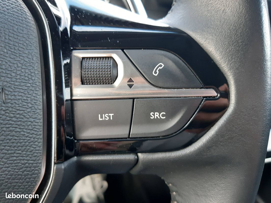 PEUGEOT 2008 PureTech 130 S&S EAT8 Allure (image 24)