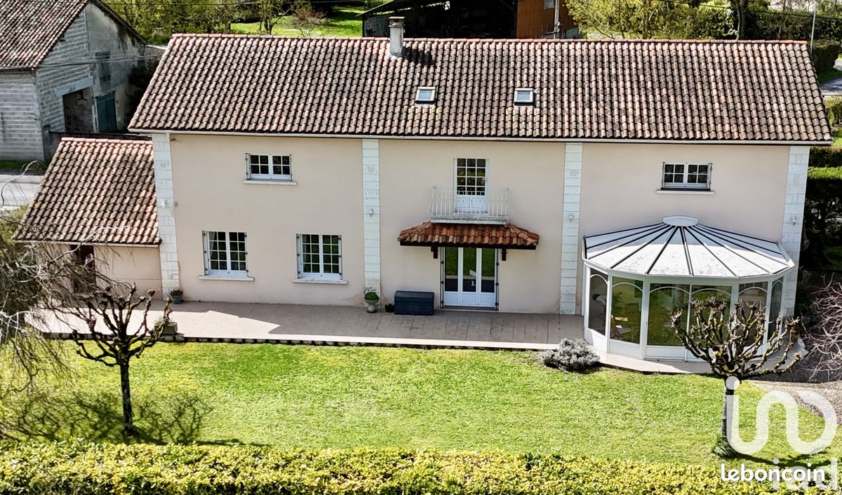 Maison 9 pièces 229 m² - Barbezieux-Saint-Hilaire 16300 (image principale 0)