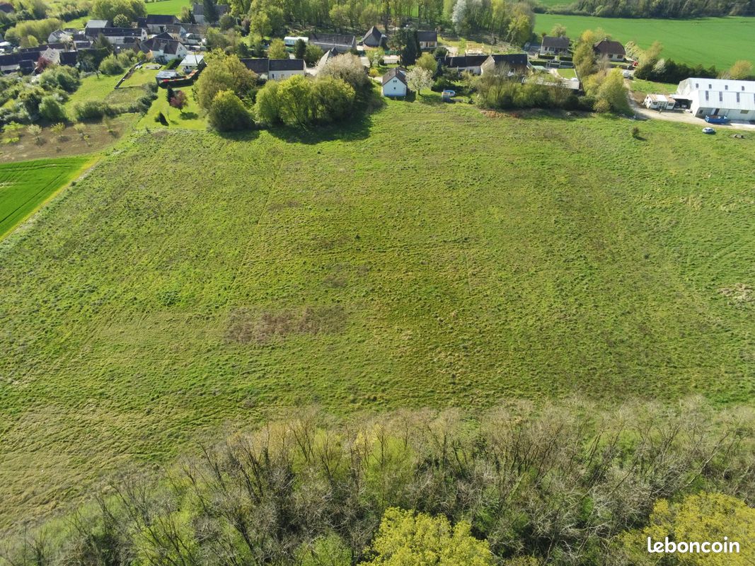 Terrain de loisir pré chevaux animaux 11500m² · à Nailly · 28 500 €