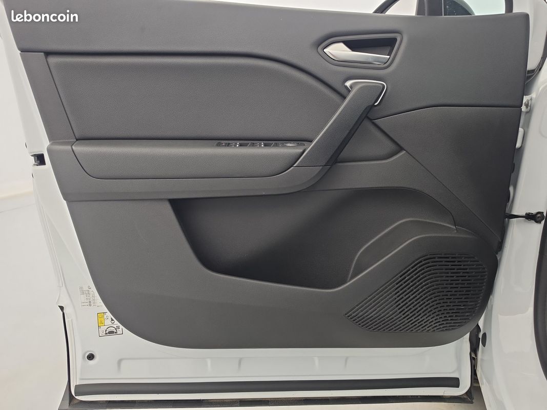 RENAULT Captur TCe 140 EDC - 21 Intens (image 24)