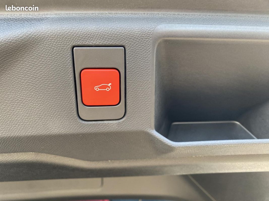 Peugeot 5008 iii 1.2 hybrid 145 gt e-dcs6 (image 42)