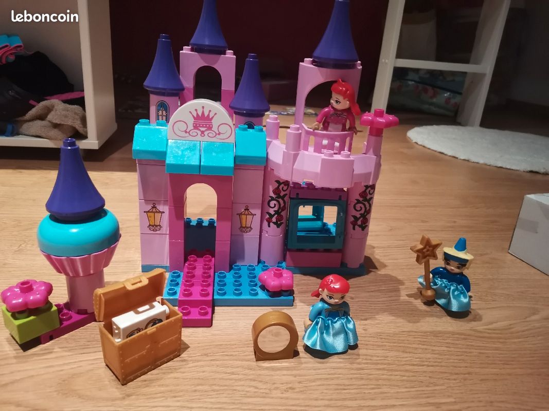 Lego princesses (image 1)