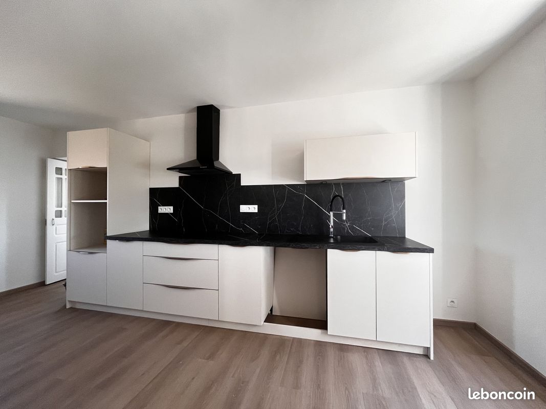 Maison 6 pièces 147 m² · à Rignac · 147 m² · 950 €