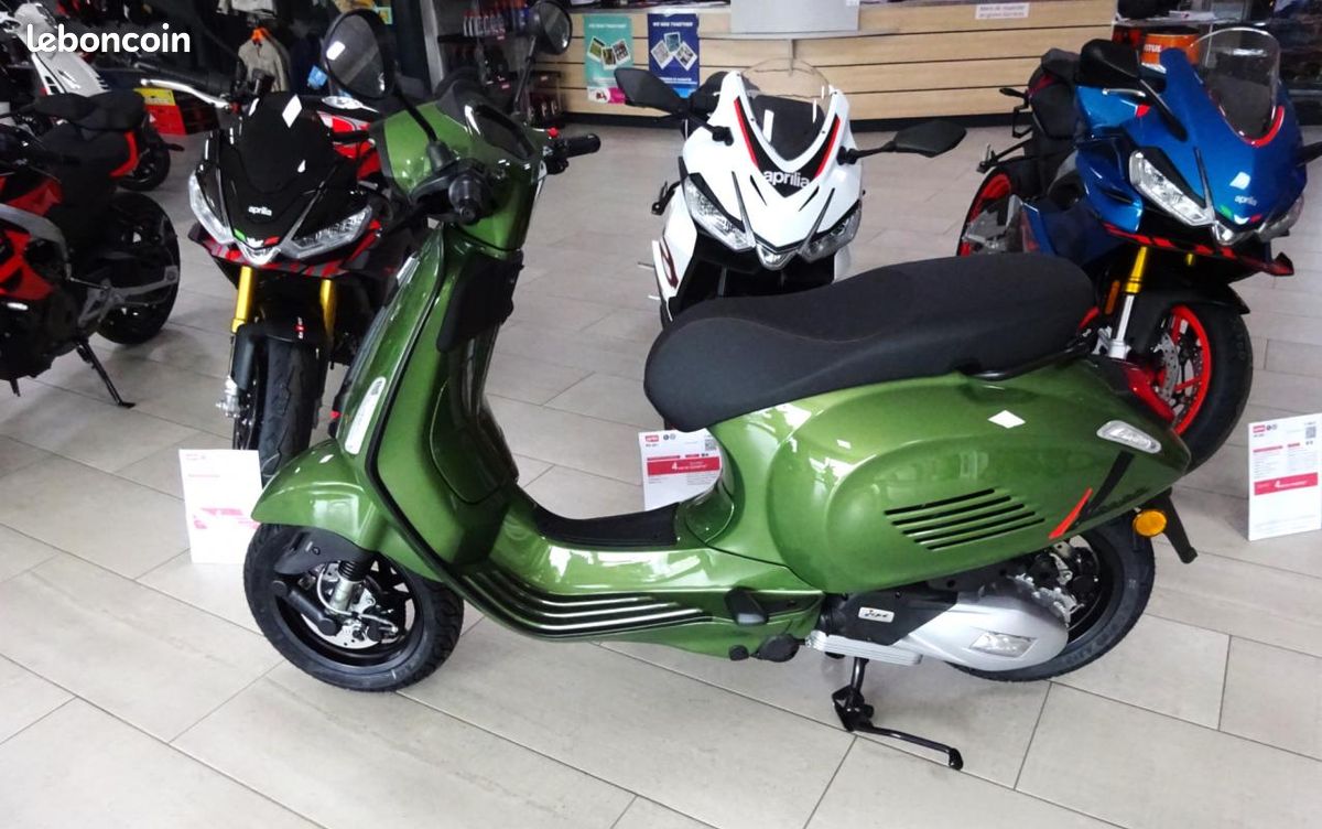 Vespa 125 SPRINT S VERT / 600 Euros D'ACCESSOIRES D'ORIG (image 2)