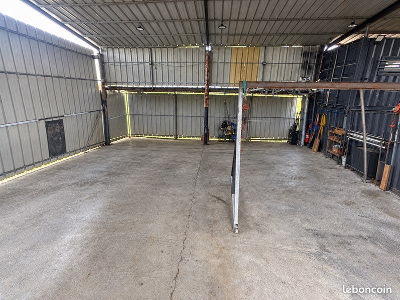 Local commercial 1 pièce 180 m² · à Ducos · 180 m² · 1 500 €/mois