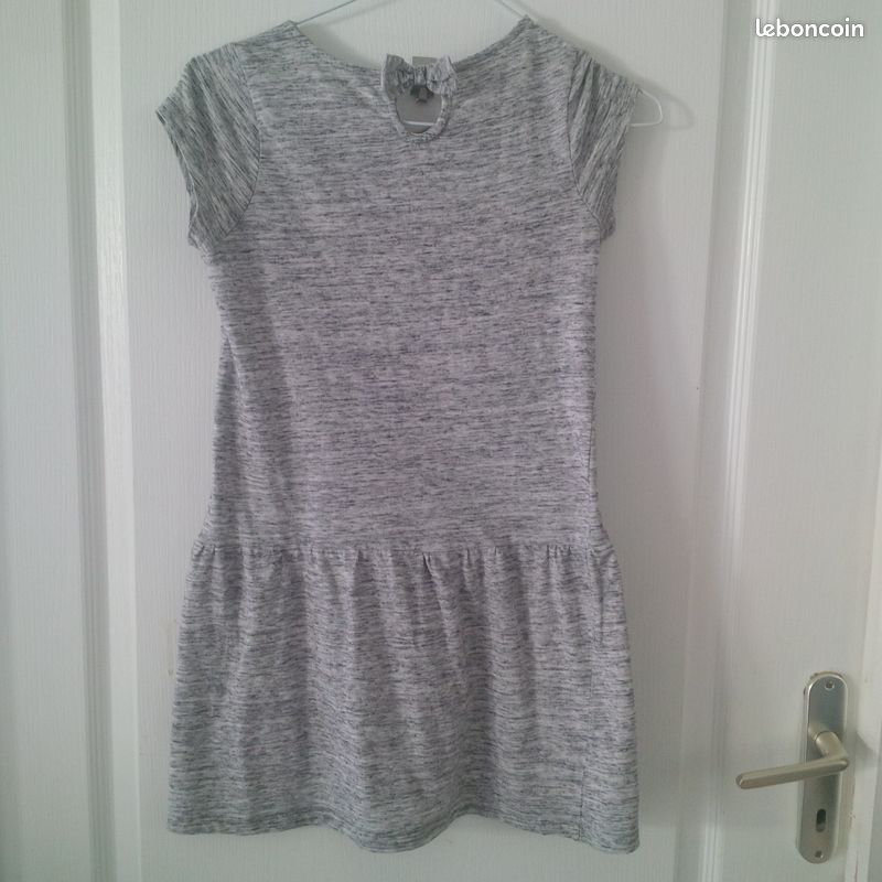Robe en coton gris chiné avec message coeur 10 ans Excellent état (image 3)