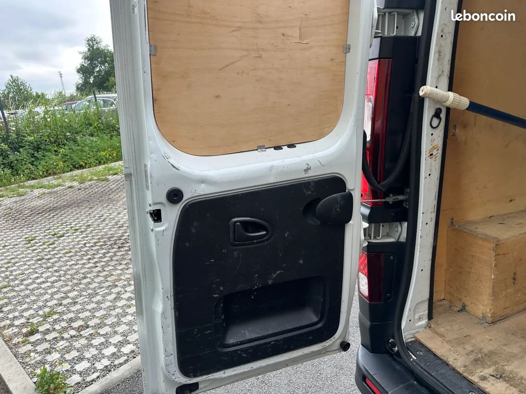 RENAULT Trafic Fg 1.6 D 125ch Grand Confort - 2018 - Bluetooth - Régulateur - Vitres surteintées (image 24)